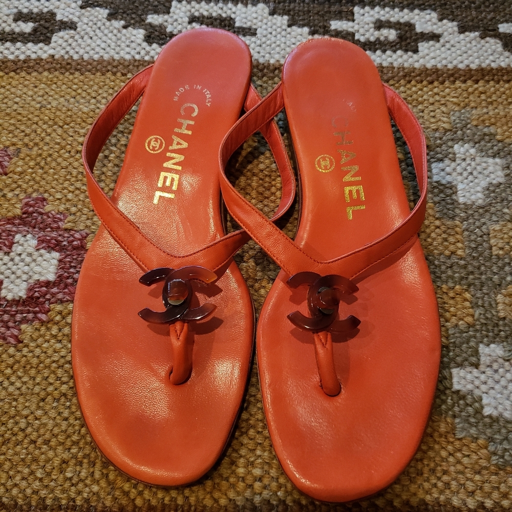 Chanel leather thong size 5.5